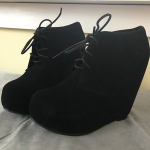 Size 8.5 Black Chunky Lace-Up Platform Heel Wedges